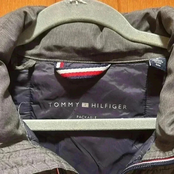 Tommy Hilfiger puffer. Size small. - Picture 3 of 9